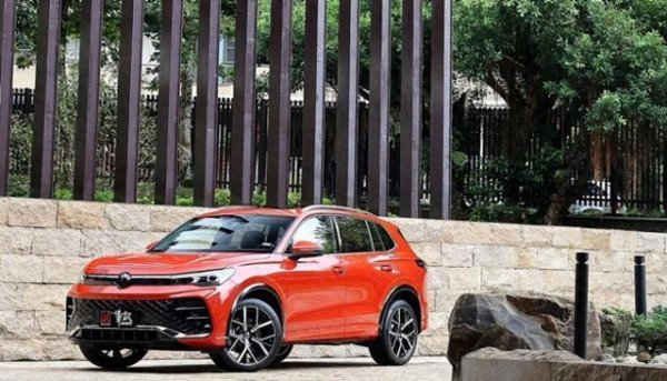 配资公司平台 家用SUV的隐藏实力派？途观430 TSI R-Line性能揭秘。
